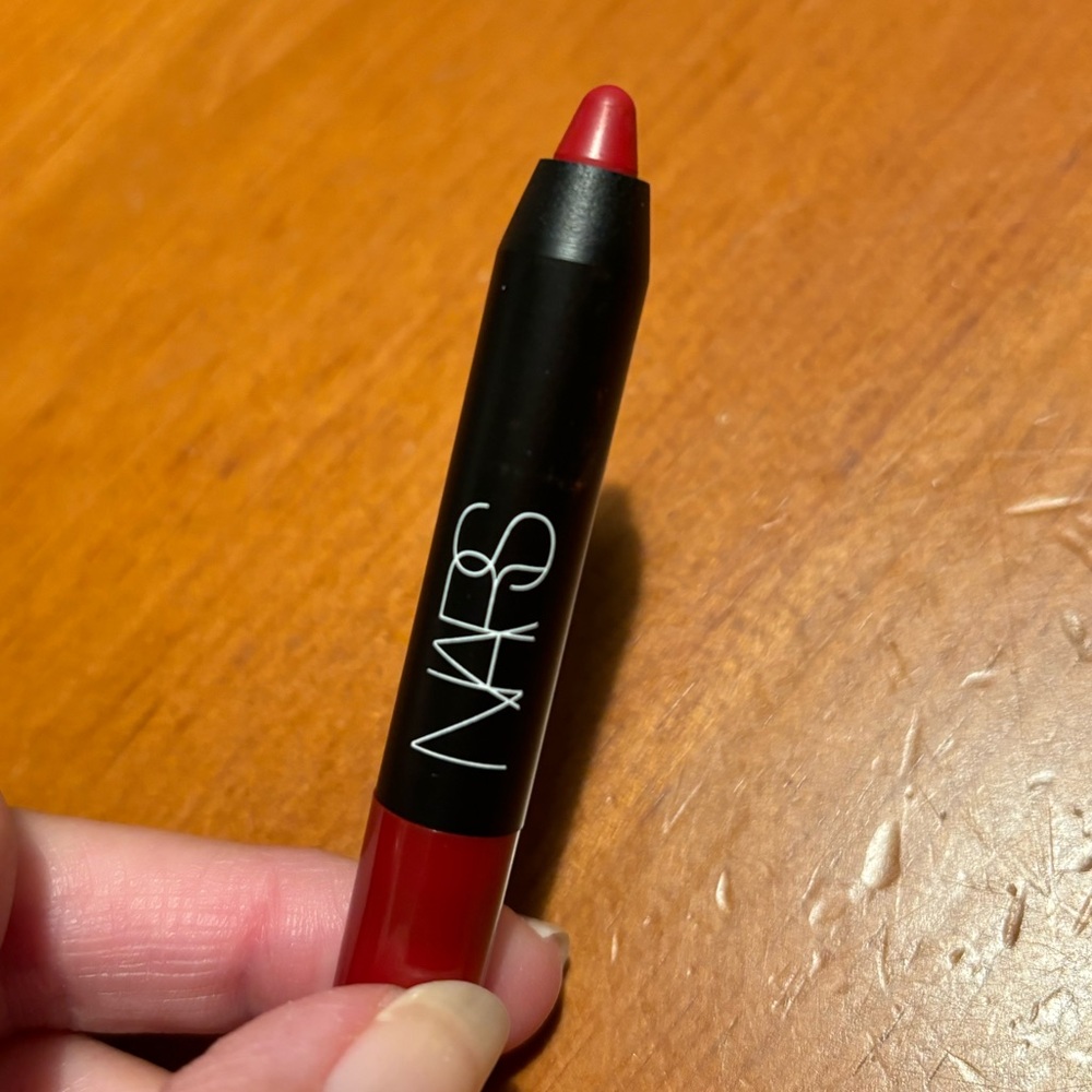 NARS Velvet Matte Lip Pencil Cruella - Picture 4 of 14